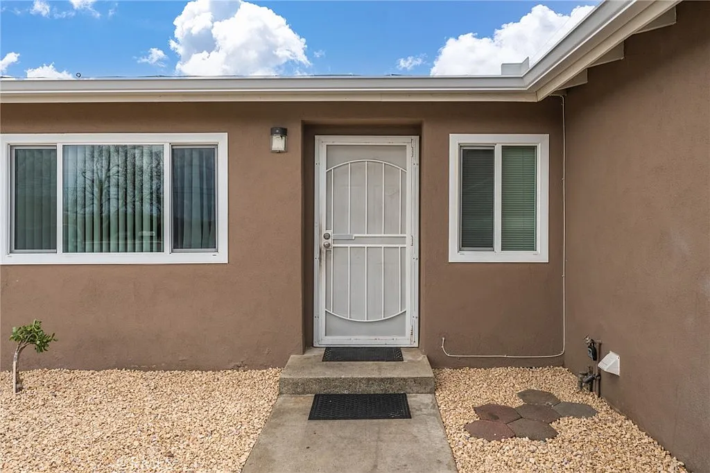 3 bed, 1080 sqft, $4,500 — Photo 2
