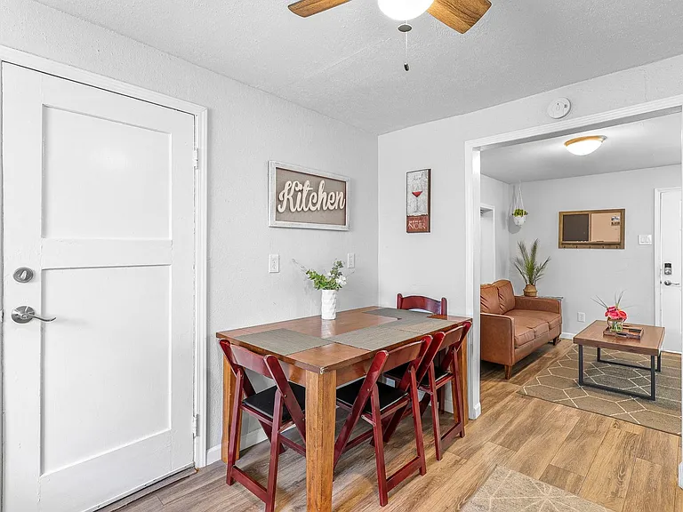 1216 Trinity St — Photo 14