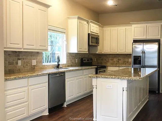 4 bed, 1838 sqft, $4,250 — Photo 3