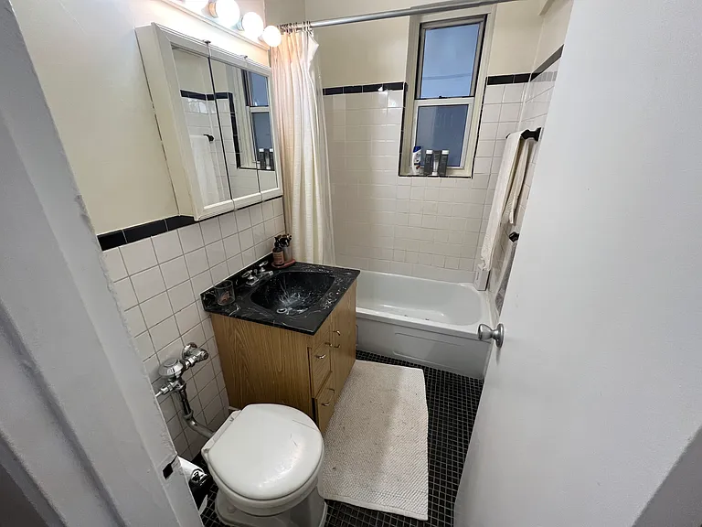 231 W 25th St #4B — Photo 6