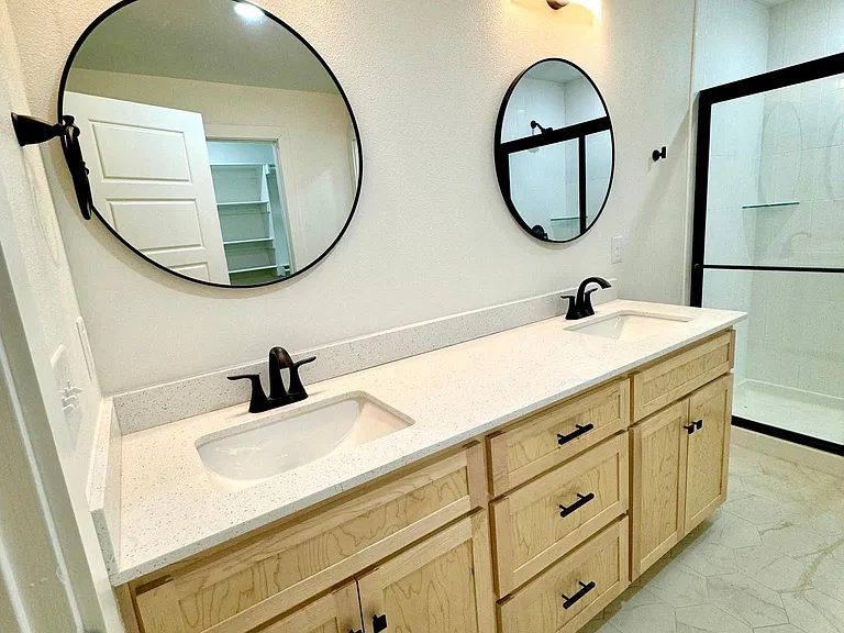 2279 W Wedington Dr — Photo 8