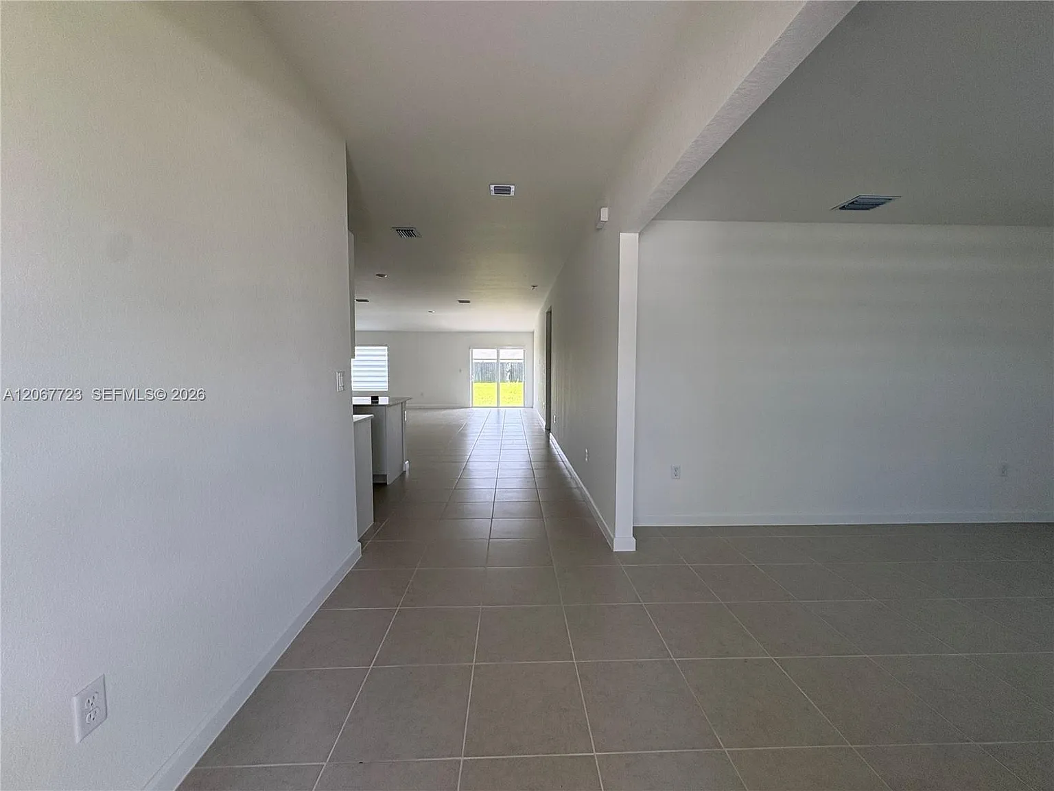3 bed, 1978 sqft, $3,800 — Photo 2