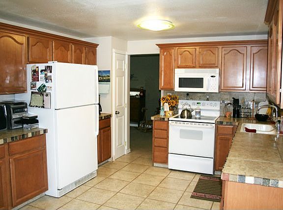 3rd image of 6420 N Greenwood Blvd