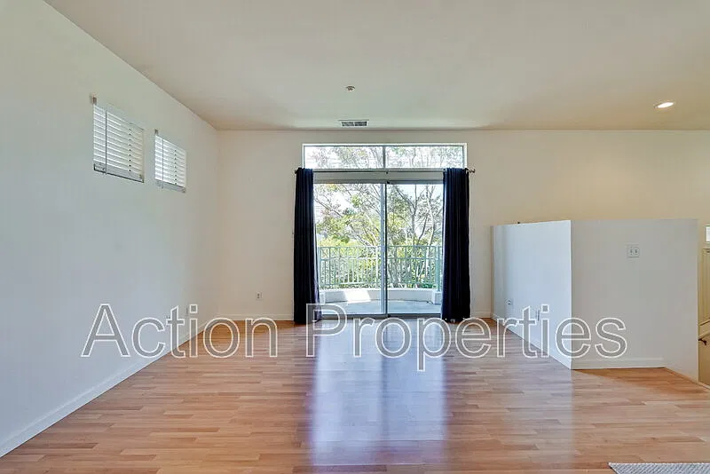 3 bed, 2.5 bath, 1278 sqft, $5,495 — Photo 4