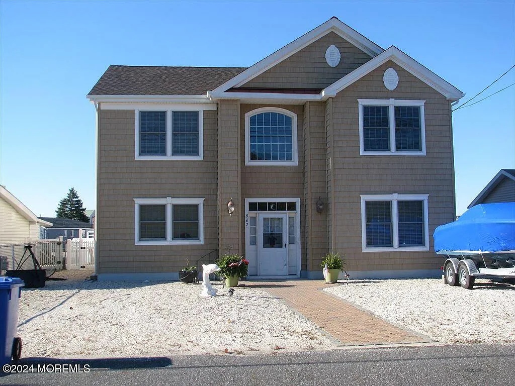 5 bed, 2642 sqft, $2,600 — Photo 1