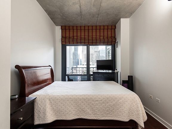 2nd image of 235 W Van Buren St Unit 2216