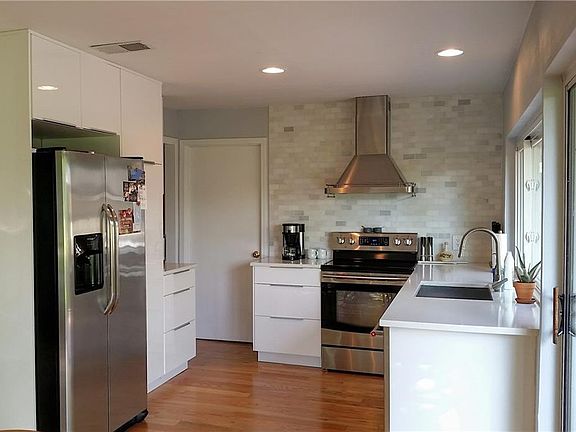 5th image of 1305 Grant Dr