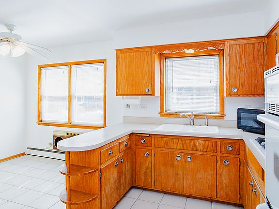 3rd image of 7340 N Harlem Ave APT 1W