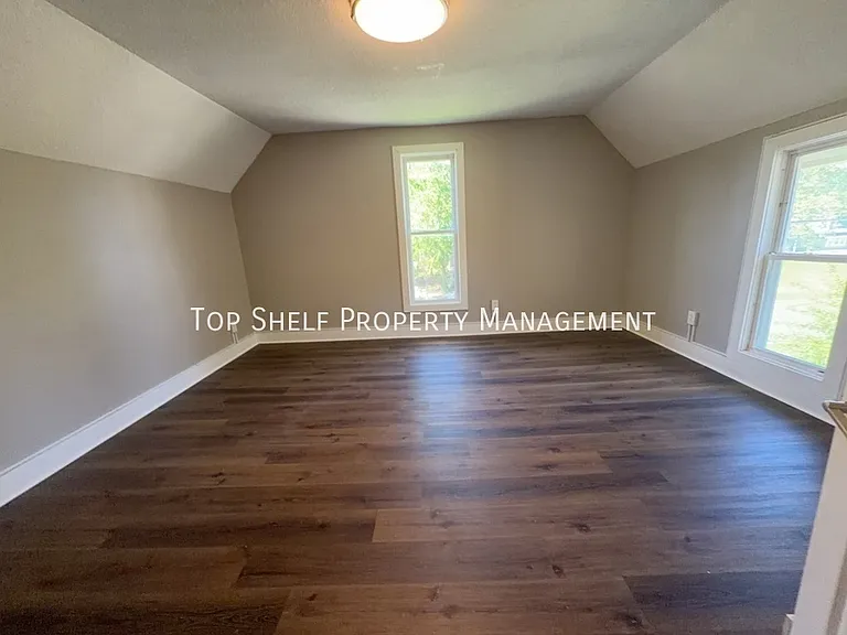 915 E Washington Ave — Photo 7