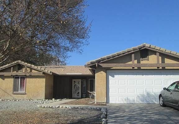 3rd image of 601 E Shaver St