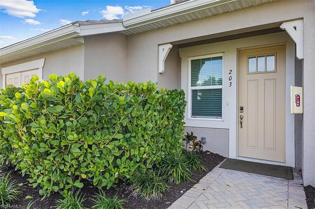 3 bed, 2.0 bath, 1721 sqft, $8,000 — Photo 3