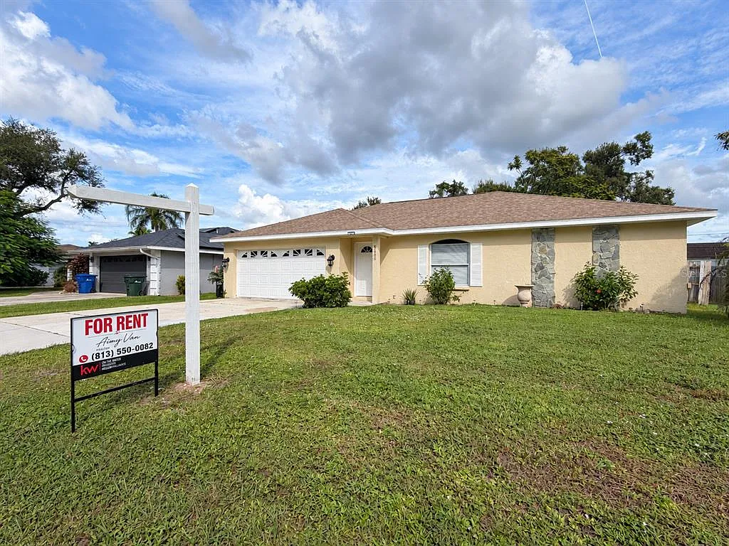 3 bed, 2.0 bath, 1376 sqft, $2,700 — Photo 2