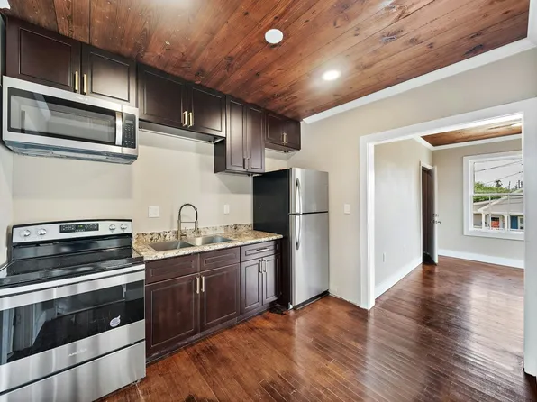 1811 21st St APT 2, Galveston, TX 77550