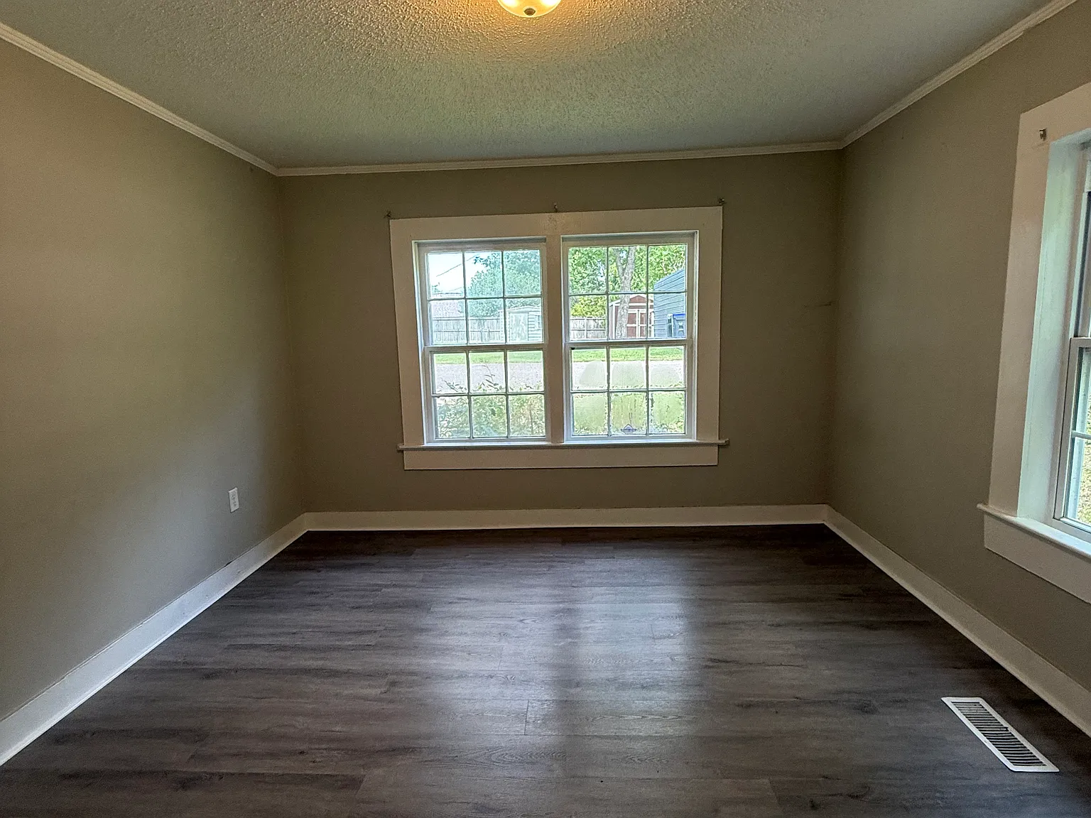 4 bed, 1036 sqft, $1,100 — Photo 4