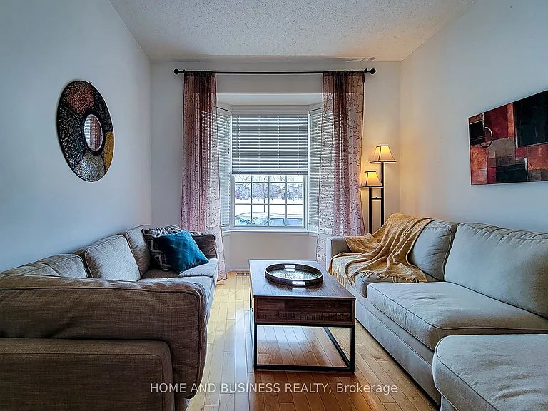 913 McEwan Dr — Photo 5