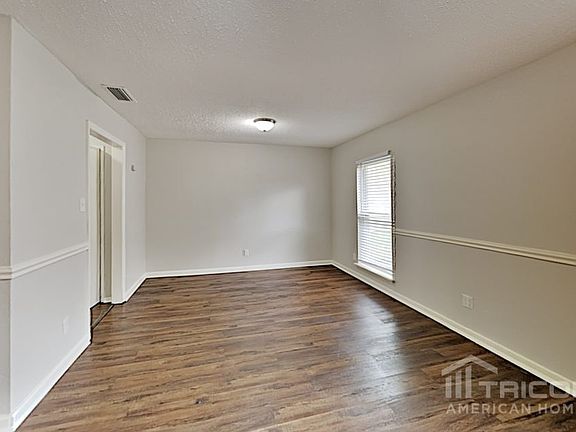 3rd image of 6709 Forestview Dr