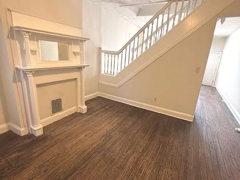 2518 W Fairmount Ave — Photo 5