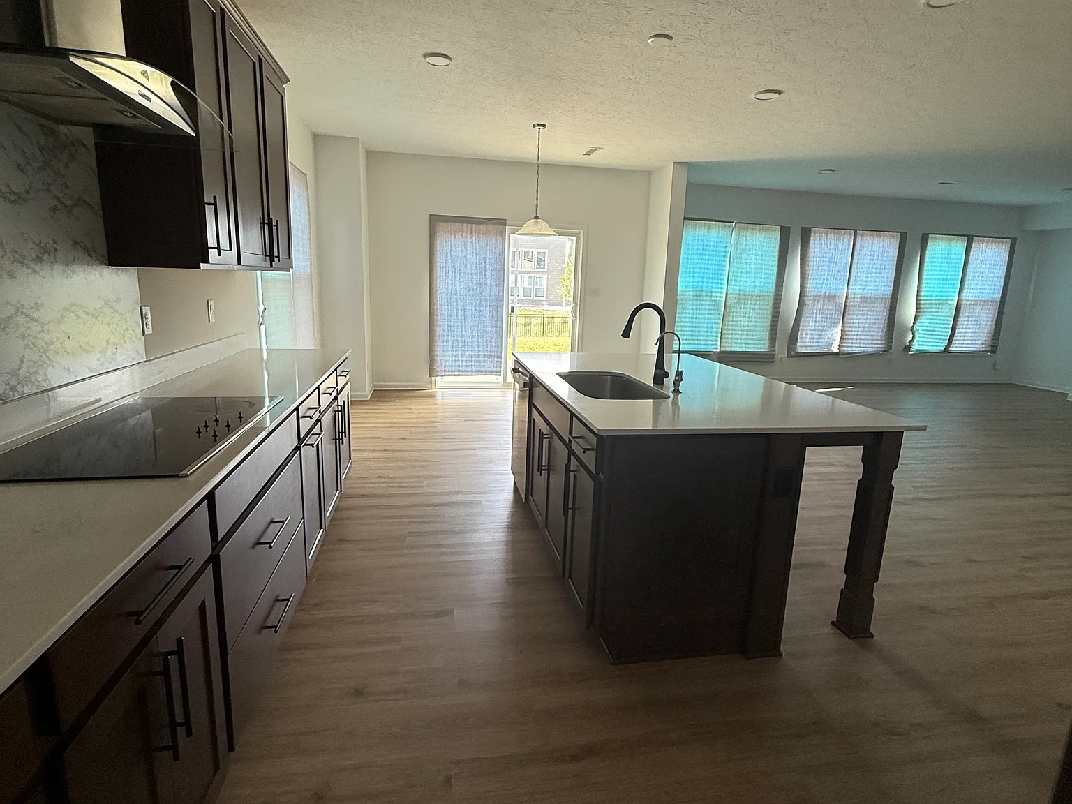 5 bed, 3500 sqft, $3,100 — Photo 2