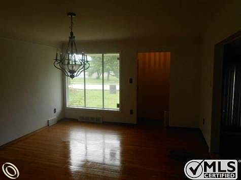 2090 elmcrest (18).jpg