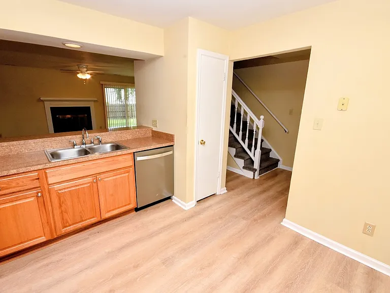 5216 Johnstown Ln — Photo 9