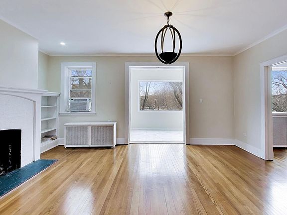 4th image of 825 E Drexel Sq Unit 2