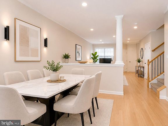 3rd image of 704 Dahlia Cir