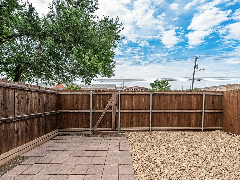 2203 Salem Dr — Photo 21