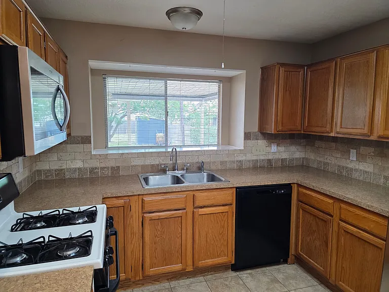1203 Pigeon Forge Rd — Photo 11