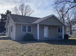 708 Carlyle Rd, Bartelso, IL 62218