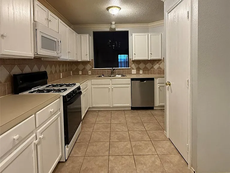 19134 Broadwind Ln — Photo 7