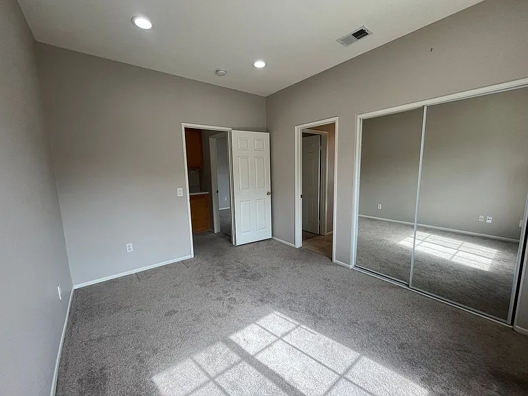 1085 Cottage Way — Photo 21
