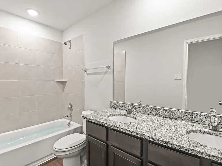 405 Sussex Dr — Photo 11