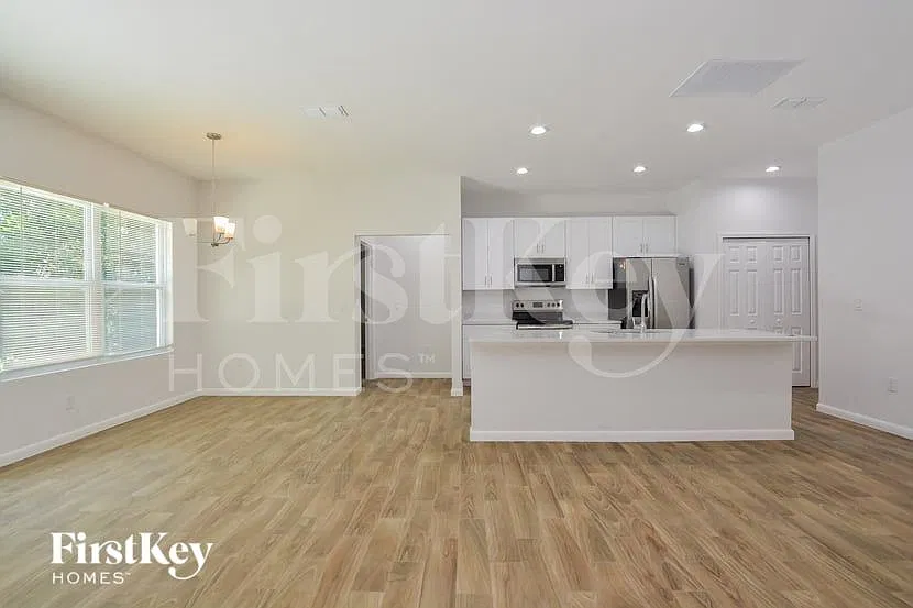 4 bed, 2.0 bath, 1653 sqft, $2,515 — Photo 4