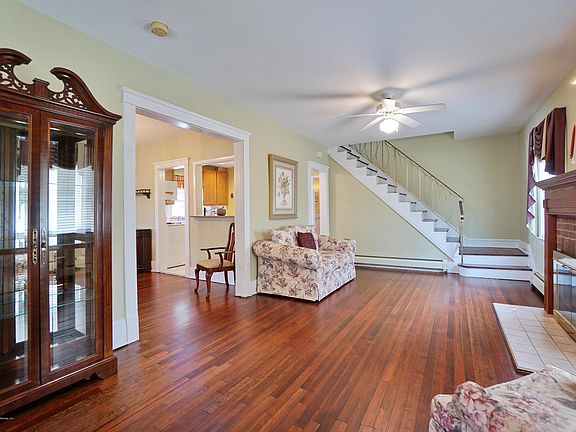 5th image of 65 Brookfield Ave