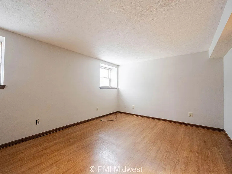 Parkway Apartments — Photo 15