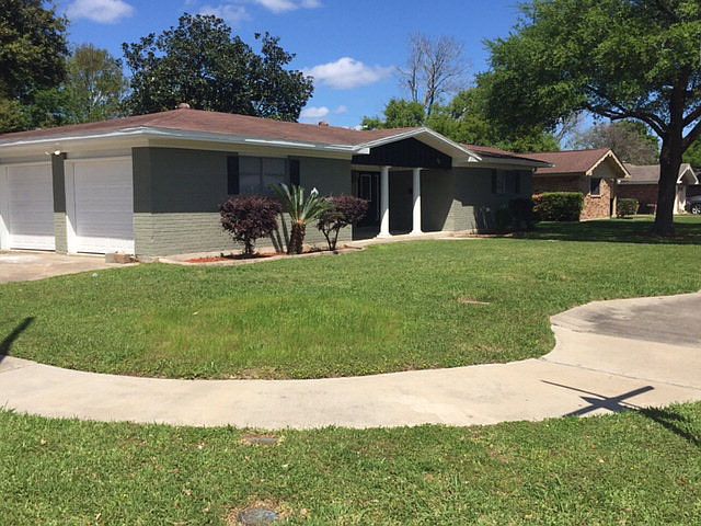 1st image of 3174 Sandalwood Dr