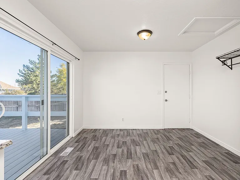 6585 S 5135 W — Photo 5