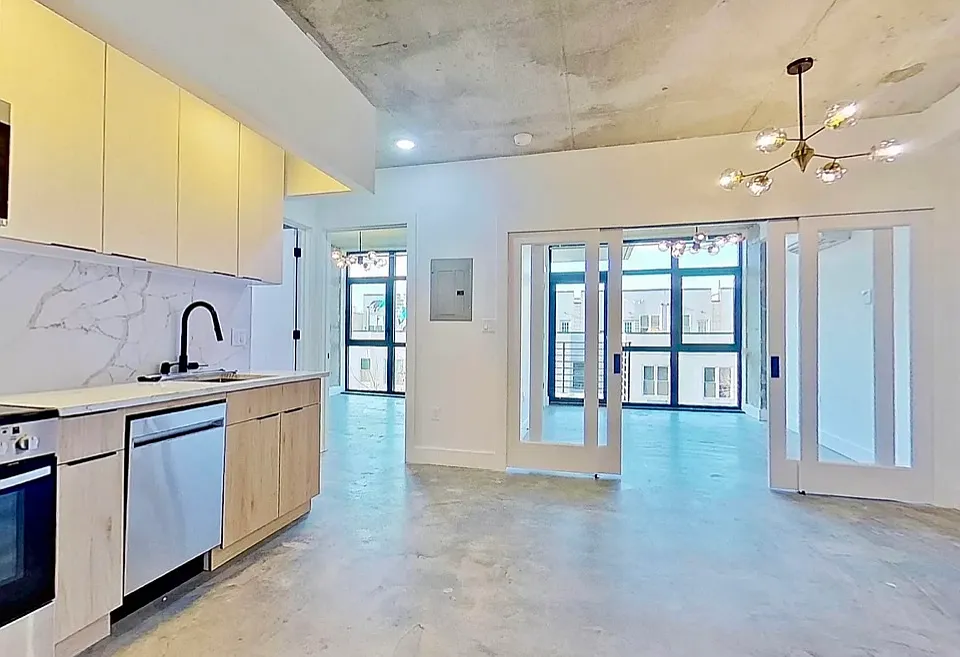 29 Montrose Ave #3R