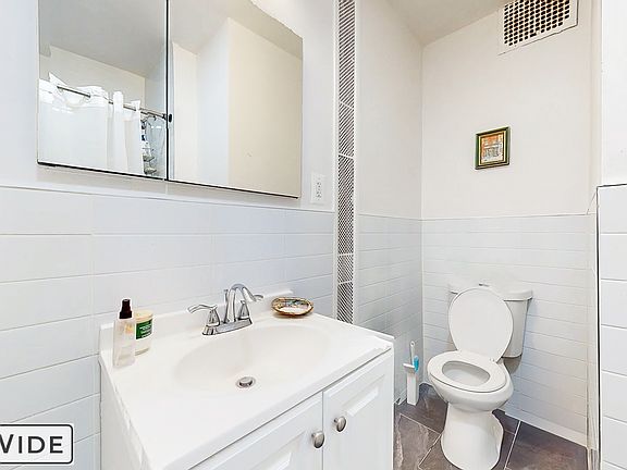 4th image of 309 E 9th St APT 3b