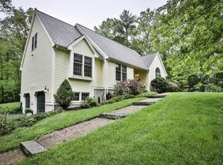 14 Oakwood Knoll Rd, Ipswich, MA 01938