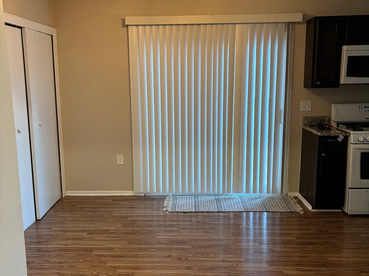 3 bed, 1000 sqft, $1,600 — Photo 4