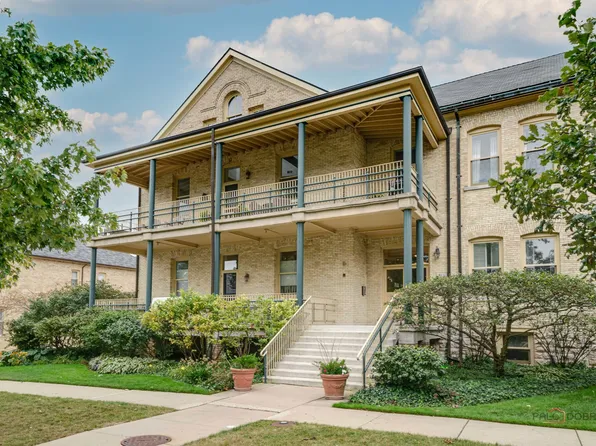 314 Leonard Wood S #S-205, Highland Park, IL 60035