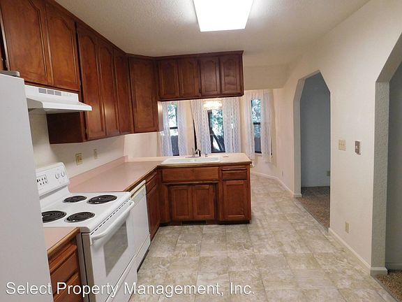 4th image of 14829 Crescent Dr