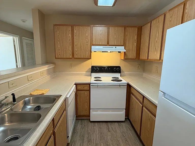 Highlands Apts — Photo 17