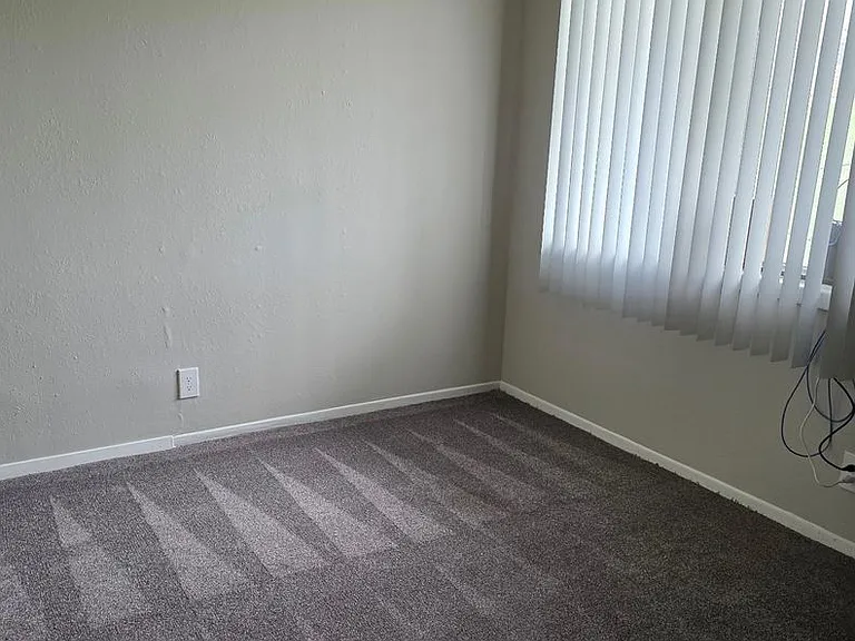 Bellevue Hills — Photo 40