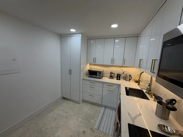 1420 Brickell Bay Dr #1108 — Photo 4