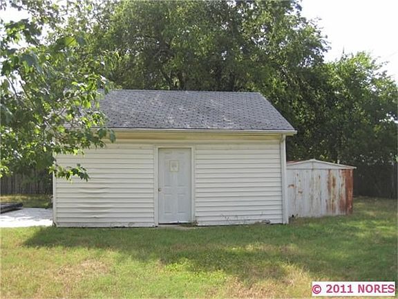 3rd image of 1029 E McLeod Ave