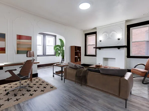 22 - 609 E Warrington