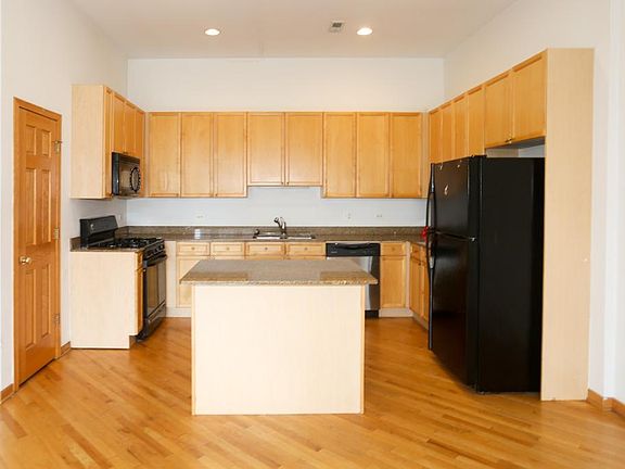 2nd image of 2537 N Southport Ave #2NM
