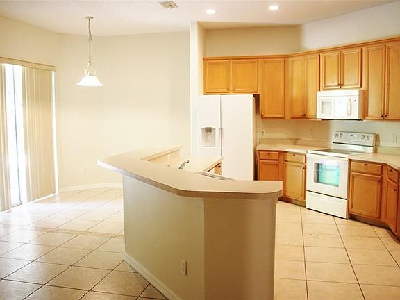 5th image of 2169 The Oaks Blvd
